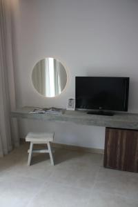 Gold Lagoon Kosher - by Amphora & Suites - 7