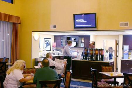 Hampton Inn & Suites Louisville East - 32