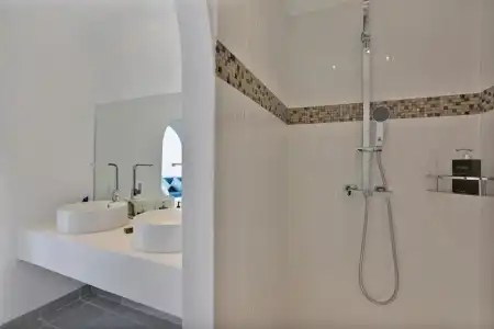 La Perle Luxury Boutique - 56