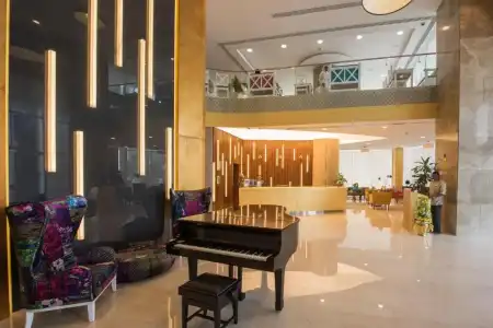 The Avenue - 53