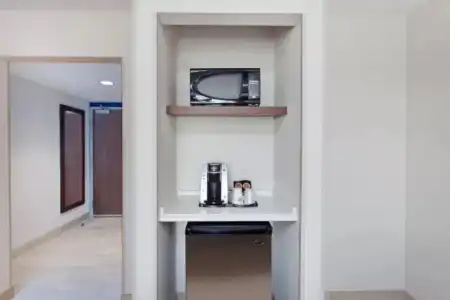 Holiday Inn Express West Los Angeles by IHG - 7