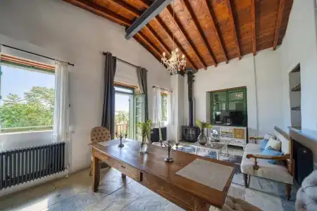 Oinou Strata - Adults Only - 106