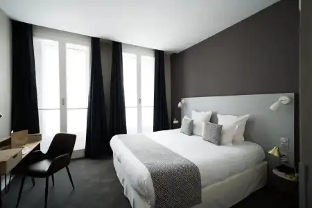 Globe et Cecil Hôtel - 80