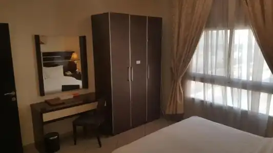 Boulevard City Suites Apartments - 10