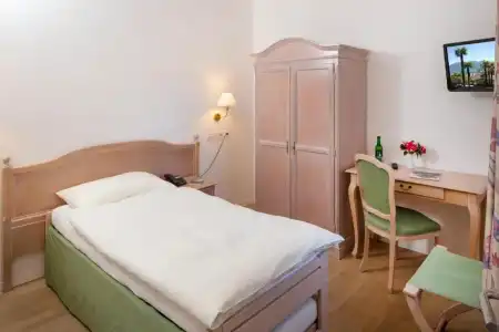 Stella - 25