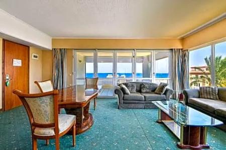 Dodeca Sea Resort by Forums - 67