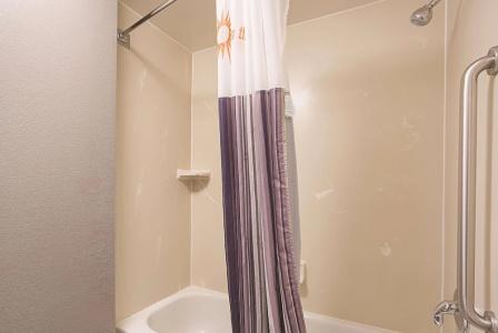 La Quinta Inn & Suites by Wyndham Univ Area Chapel Hill - 27