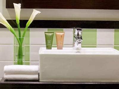 Movenpick Apartments Al Mamzar Dubai - 38