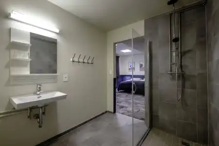 Base Guesthouse by Keflavik Airport - 8