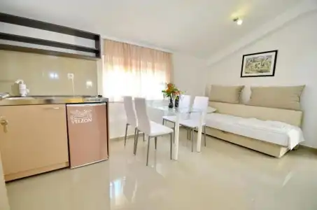 Villa Velzon Guesthouse - 99
