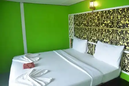 Phi Phi Beach Front Resort - 18