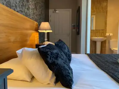 Number One Hundred B&B - 20