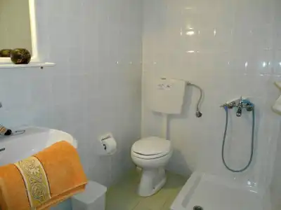 George Apartments - 6
