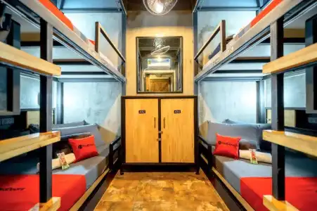 Episode 11 Hostel Sukhumvit - 31