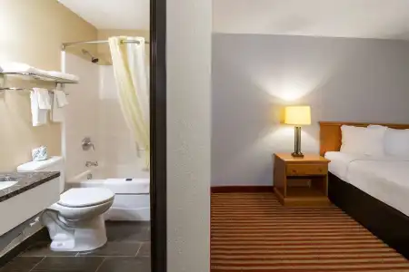 Americas Best Value Inn Fargo - 8
