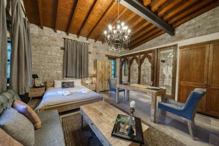 Oinou Strata - Adults Only - 97