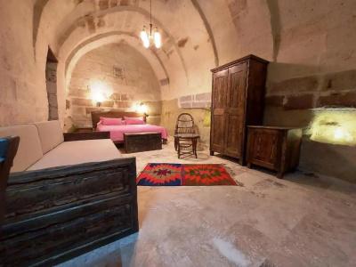 Armesos Cave - 228