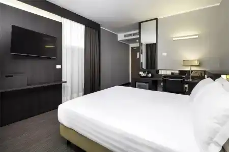 Best Western Premier CHC Airport - 58