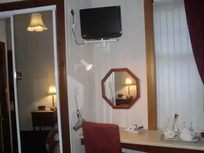 Acer Lodge Guest House - 3