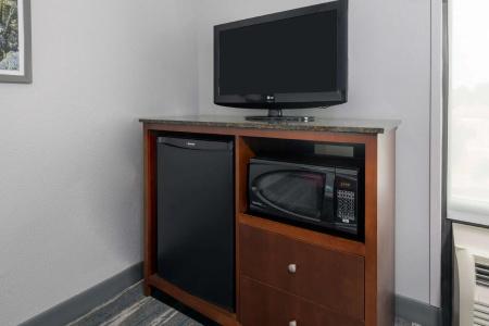 Hampton Inn & Suites Winston-Salem/University Area, NC - 59