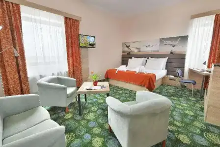 Ramada by Wyndham Airport - 31