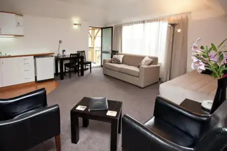 Cable Court Motel - 62
