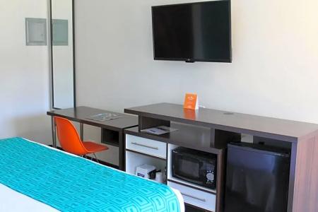 Howard Johnson by Wyndham San Diego Circle - 34