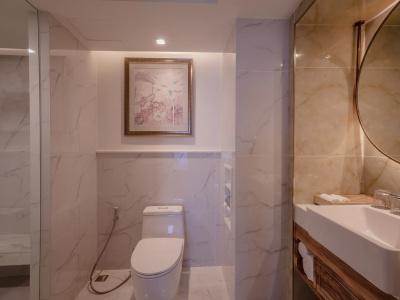 Aira Bangkok Sukhumvit 11 by Kingstons - 9