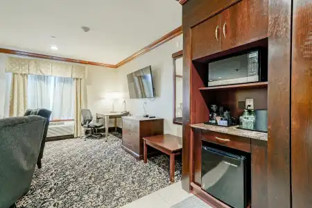 Woodbine and Suites - 9