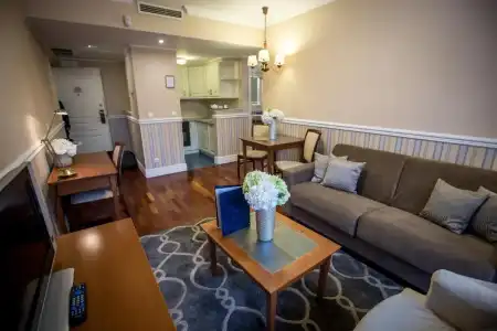 Queen's Court & Residence - 179