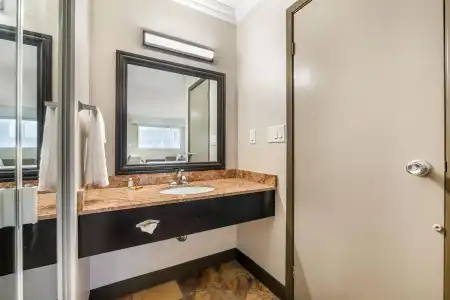Best Western Plus Burnaby - 46
