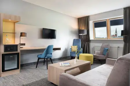 Ramada by Wyndham - 5