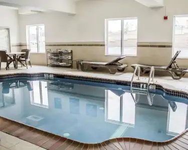 Express Inn & Suites - 11