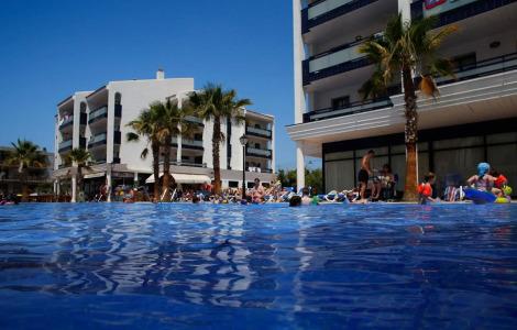 Pins Platja Apartments - 12