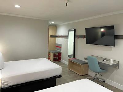 Red Lion Inn & Suites Sacramento - 54