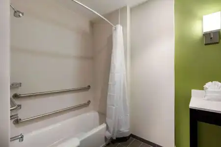 Sleep Inn & Suites Tampa South - 8