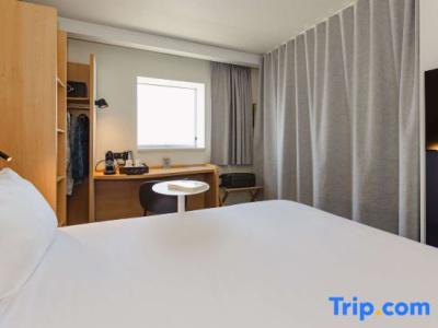 ibis Rennes Centre Gare Sud - 69