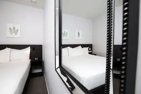 The Metrotel Motel - 18