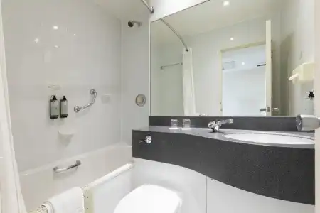 Holiday Inn Cardiff City Centre by IHG - 34