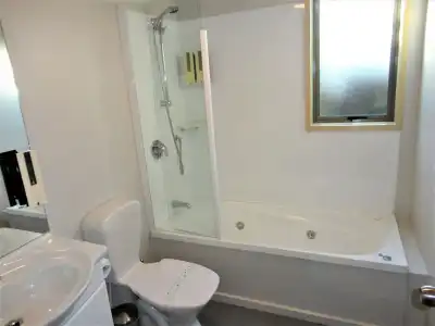 Bealey Avenue Motel - 7