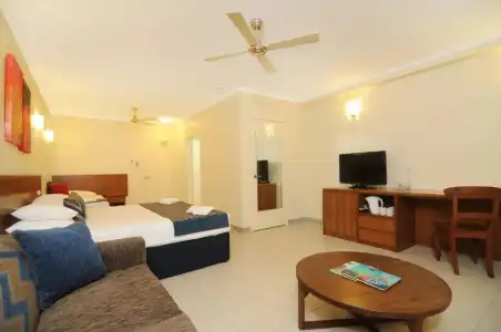 Cairns Queenslander & Apartments - 32