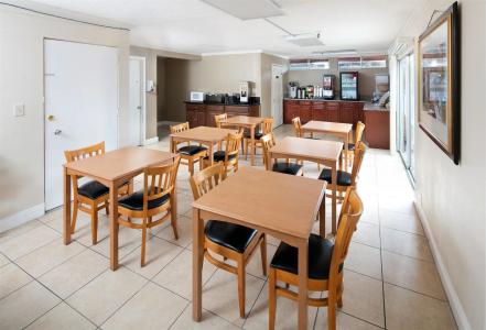 Red Lion Inn & Suites Sacramento - 17