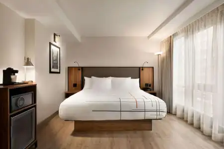 La Quinta Inn & Suites by Wyndham Times Square South - 3