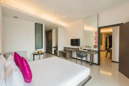 J Residence - 36