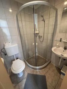Omega Guesthouse Budapest - 40