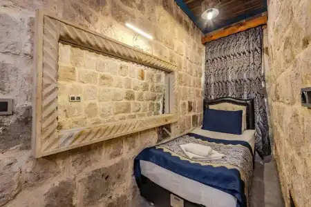 Kayatas Cave Suites - 26