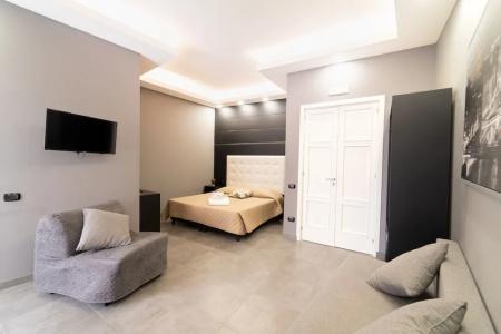 H. G. Boutique Toledo Napoli Centro - 84