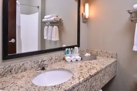 Holiday Inn Express & Suites Topeka West I-70 Wanamaker by IHG - 62