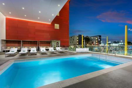 Courtyard by Marriott Santa Monica - 17