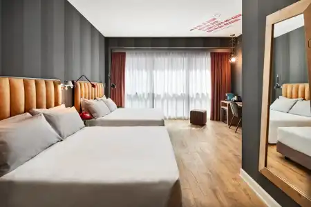 The Modernist - 13